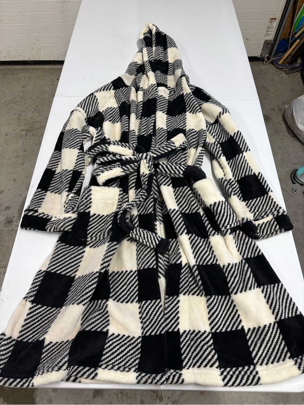 Vera Bradley Black & White Buffalo Plaid Hooded Robe